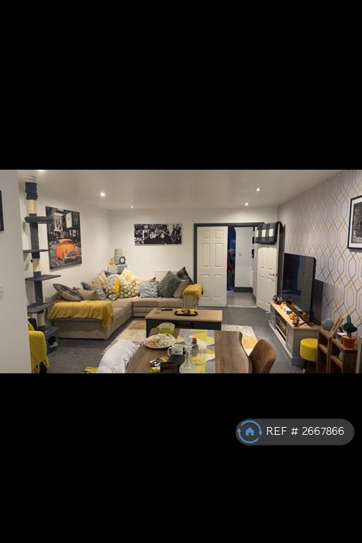 1 bedroom flat in Dimsdale Parade, Newcastle, ST5 (1 bed) (#2667866)