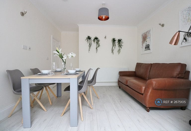 1 bedroom in The Fairway, London, W3 (#2675105)