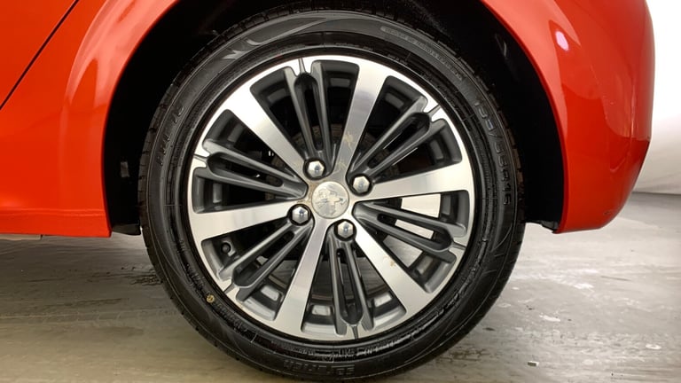 2016 Peugeot 208 1.2 PureTech XS White Hatchback 5dr Petrol Manual Euro 6 (82 ps) Hatchback Petro...