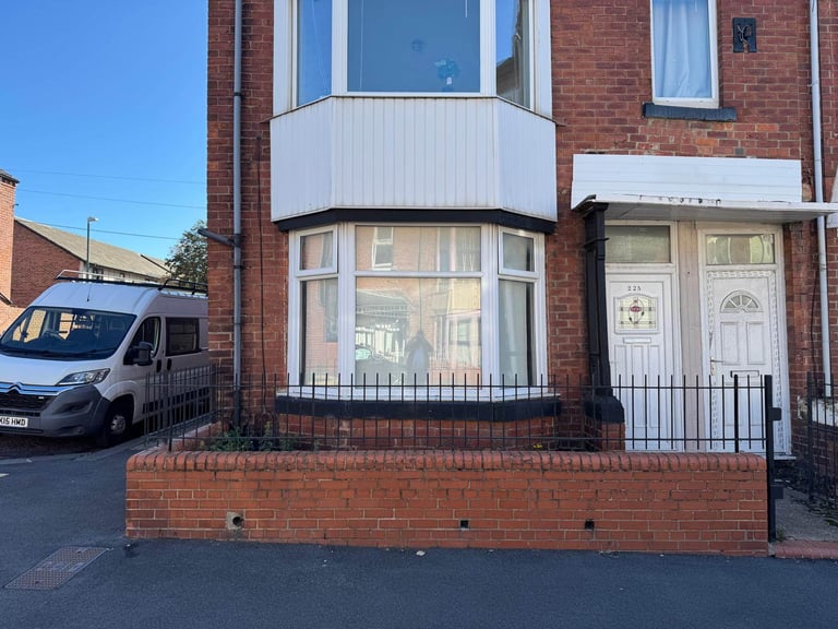 Beautiful 2 bed Ground Floor flat located on Dean Road, South Shields, NE33