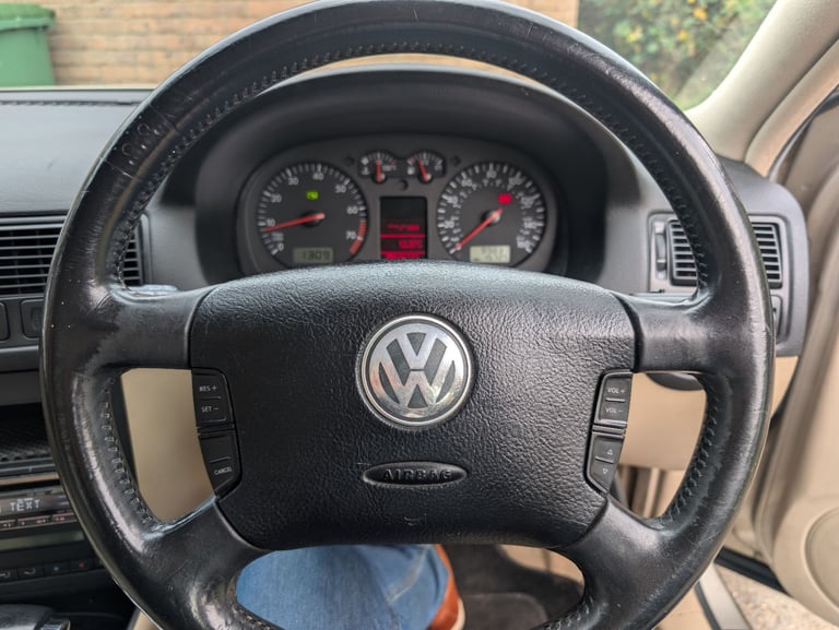 Volkswagen, GOLF, Estate, 2004, Other, 1595 (cc), 5 doors