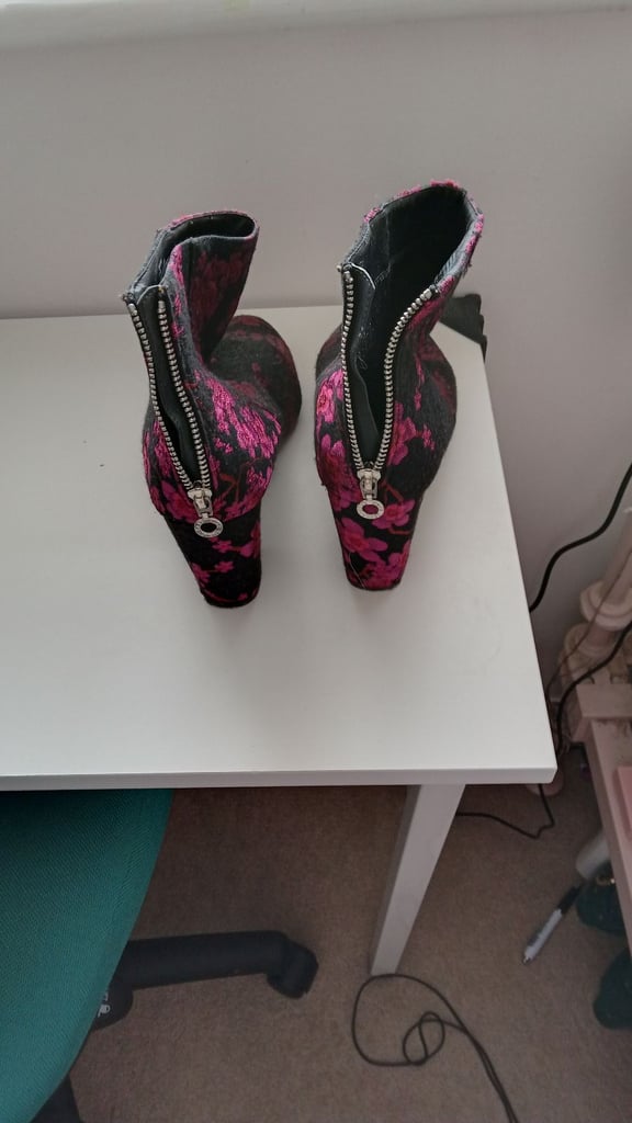 Block heel boots