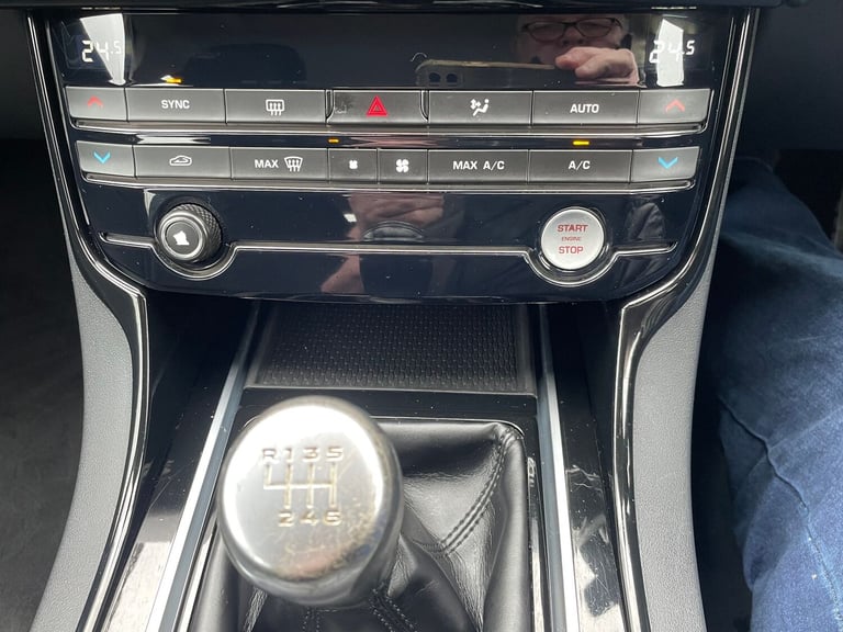 2015 Jaguar XE 2.0d SE 4dr SALOON DIESEL Manual
