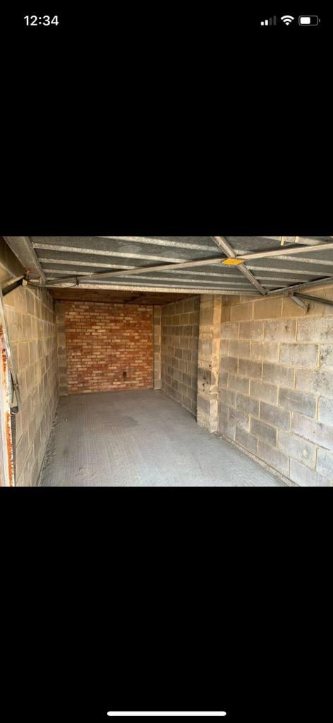Garage to rent in Durrington