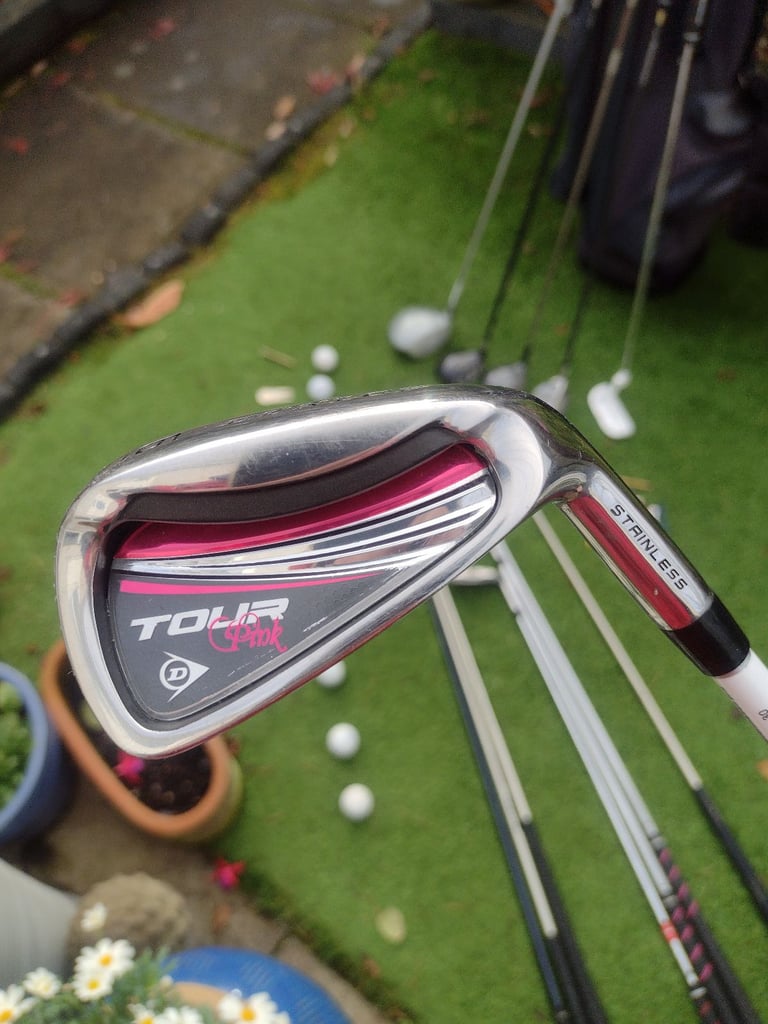 VGC FULL SET LADIES GRAPHITE GOLF CLUBS + HOWSON GOLF BAG + FREE EXTRAS 