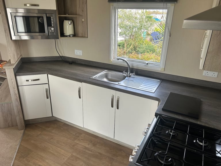 Mobile home for sale - 11.5 month season - Burgh Castle, Great Yarmouth