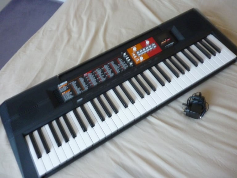 Beautful quality Yamaha Psr F51 full size light weight keyboard,hundreds of voices,styles etc..
