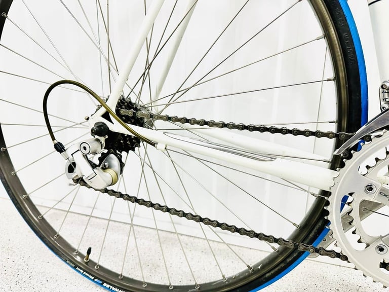 A7  BOTTECHIA Size/L Super LW Road Bike  12 Speed 700c Wheels