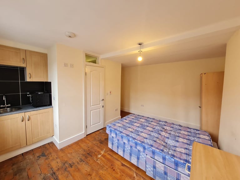 Studio to Rent in Oldhill Street N16 6NA