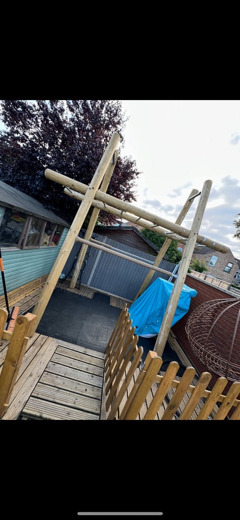 Climbing frame - monkey bars