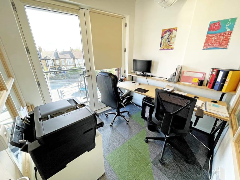  Office | Creative Space | Commercial Unit | Beauty Room | Desk in Leyton East London E10