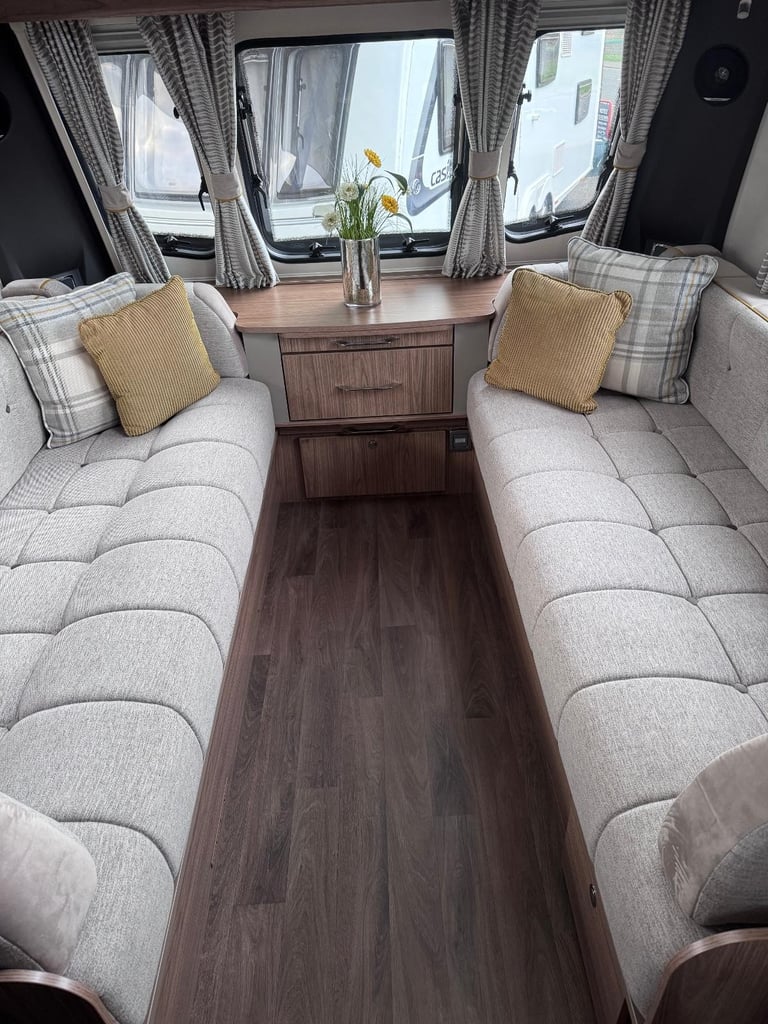 Coachman VIP 460, Yr. 2019, 2 Berth, mover, air awning 