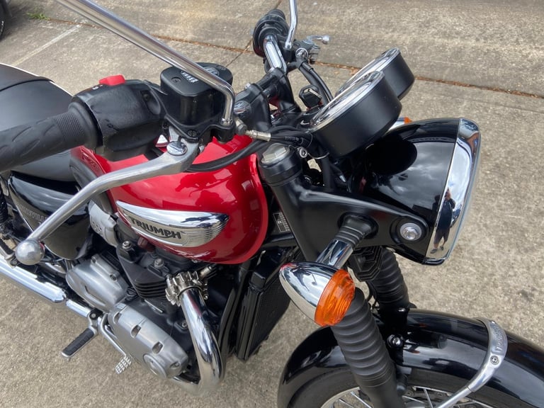 TRIUMPH BONNEVILLE T100, IMMACULATE ! 