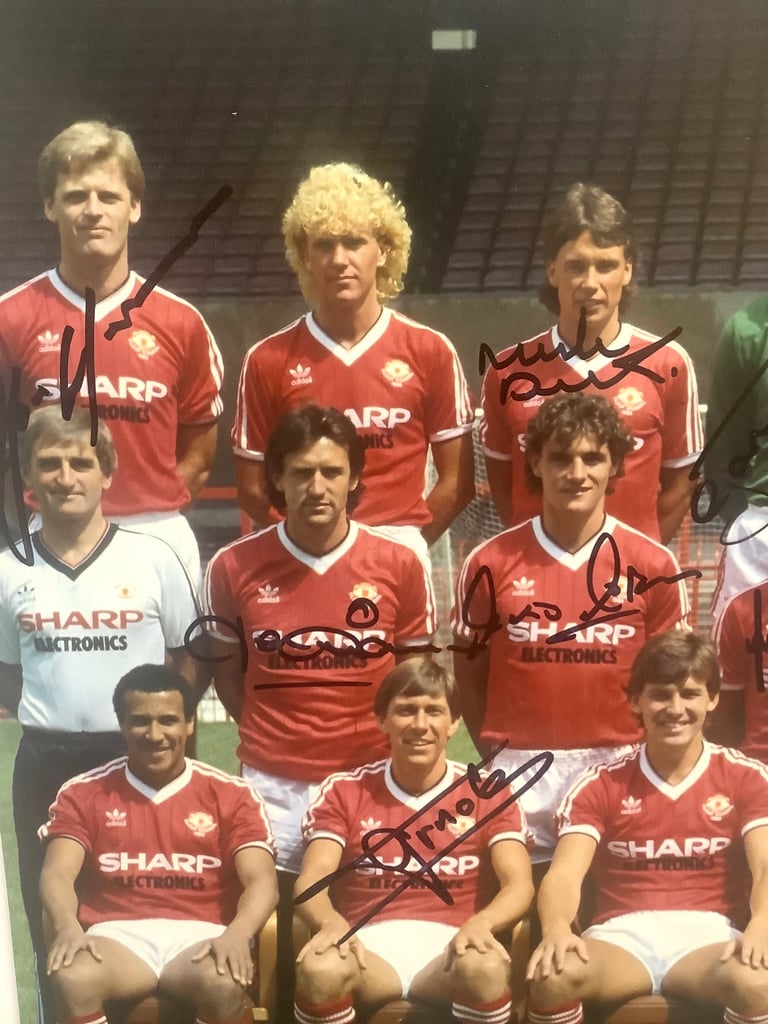 Manchester United Multi Signed Photo 1983 FA Cup Winners
