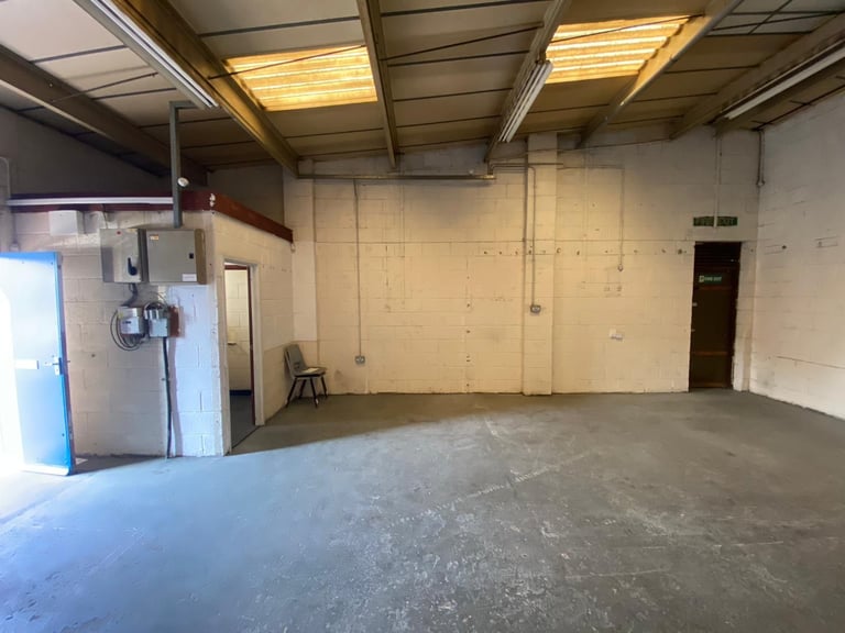 Small secure unit with parking, 750SQF WITH car park in a great location NG7 2AB 