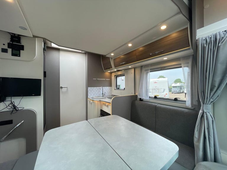 Estrusco T7400 QBC 4 berth 4 Belt Motorhome Rear garage 