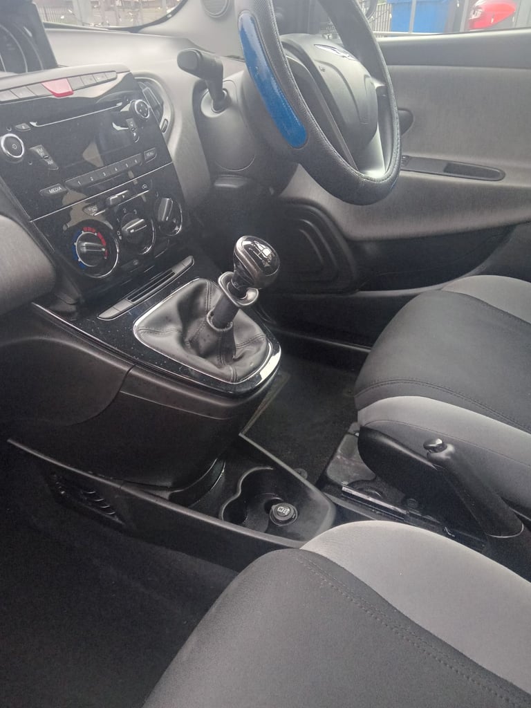 Chrysler, YPSILON, Hatchback, 2012, Manual, 1242 (cc), 5 doors