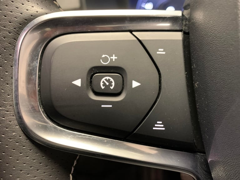 2020 Volvo XC40 2.0 T4 R-Design Pro SUV 5dr Petrol Auto Euro 6 (s/s) (190 ps) - USB AUDIO - Suv P...
