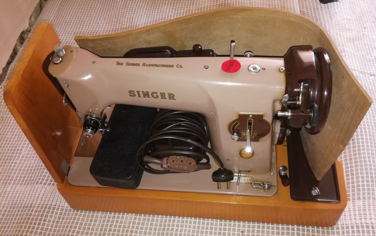 1950 Singer Sewing Machine 201K Case Box Peddle Mat Bobbins Accessories Feet All Sewing Parts Incl