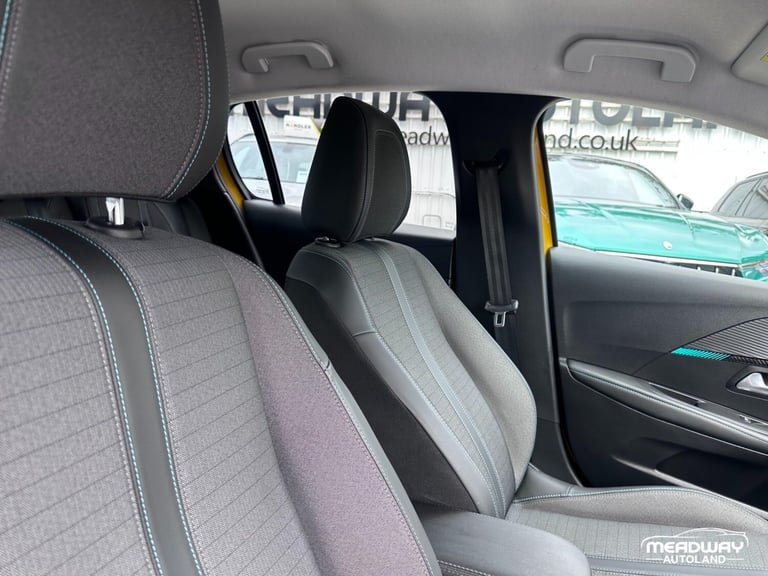 2023 Peugeot 208 1.2 PureTech Allure Premium + EAT Euro 6 (s/s) 5dr HATCHBACK Petrol Automatic