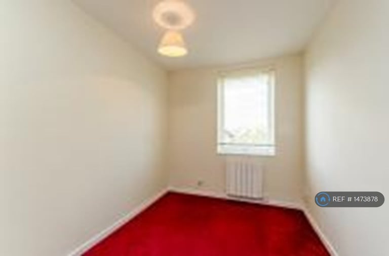 4 bedroom flat in Stoughton Close, London, SW15 (4 bed) (#1473878)
