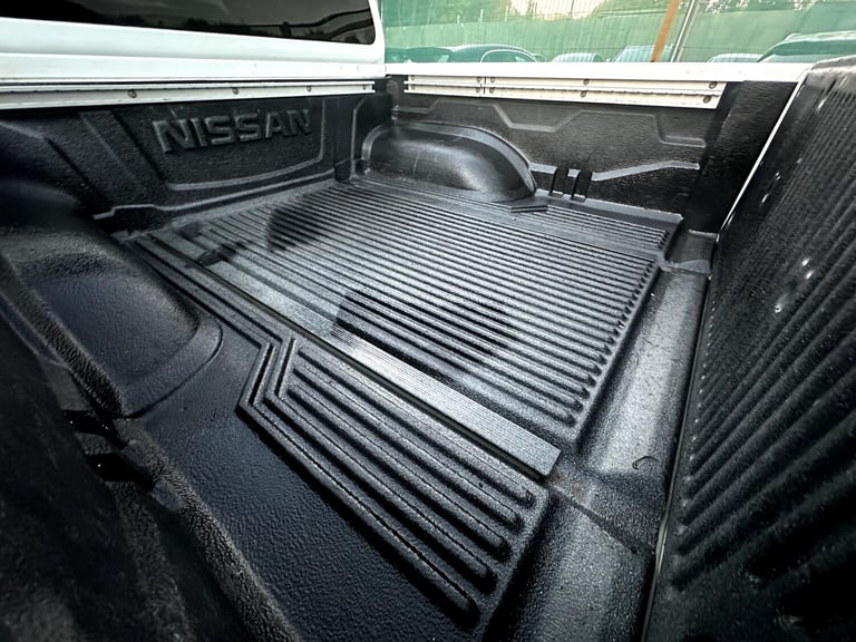 2013 Nissan Navara 3.0 dCi V6 Outlaw 4WD Diesel 4-Door Diesel