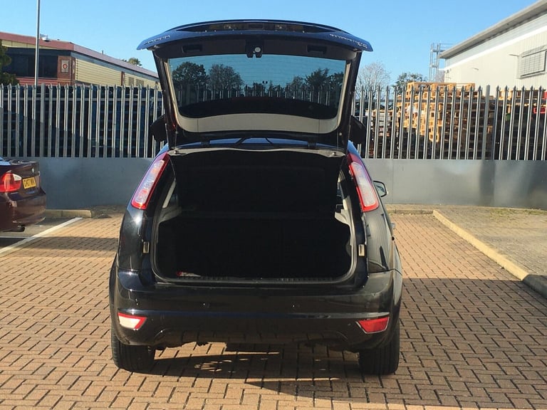 2010 Ford Focus 1.6 Titanium 5dr HATCHBACK Petrol Automatic