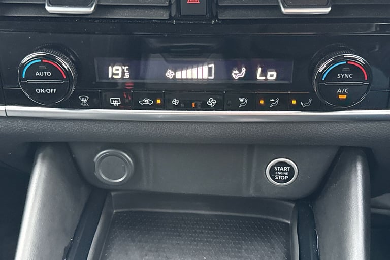 2022 Nissan Qashqai 1.3 DIG-T MHEV N-Connecta XTRON Euro 6 (s/s) 5dr SUV PETROL Automatic