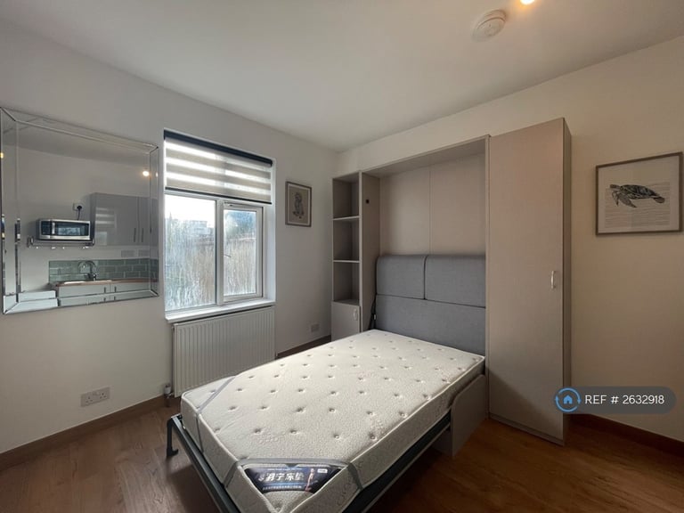Studio flat in Grafton Road, London, NW5 (#2632918)