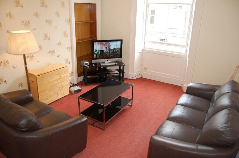 New Town, Great King Street with views over the gardens. Lovely 1st floor 1 bed