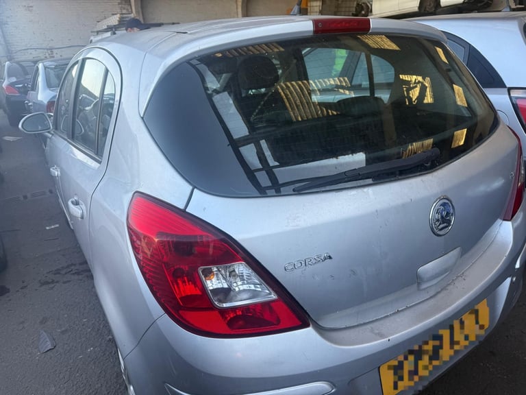 Breaking spare parts vauxhall corsa d silver