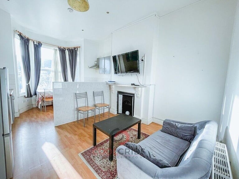 Happy to offer this delightful 1 bed apartment in Claremont Road