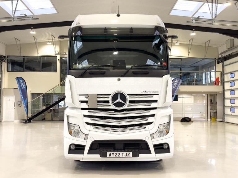 Mercedes-Benz Actros 2548 Gigaspace. 6x2 Midlift, Sliding Fifth Wheel Rear-Mount