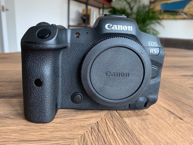 Canon EOS R5 Digital Camera + Accessories (Excellent Condition)