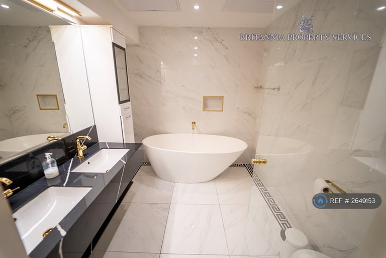 3 bedroom flat in The Mailbox, Birmingham, B1 (3 bed) (#2649153)