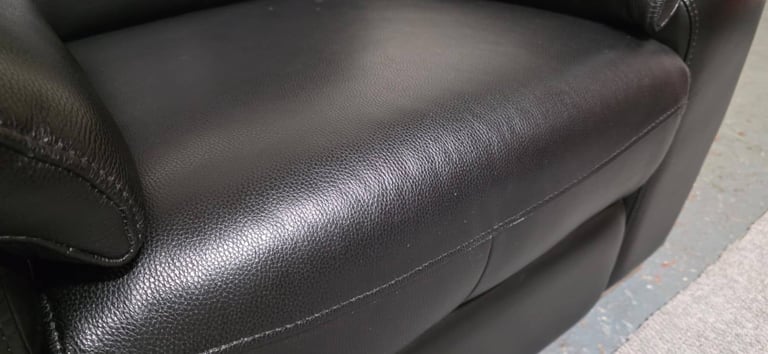 As New DFS®️ Medwick Black Genuine Leather Electric Power Recliner Armchair USB Charging RRP £1099