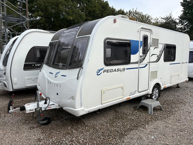 BAILEY PEGASUS VERONA - FIXED BED CARAVAN WITH END WASHROOM AND MOTORMOVER