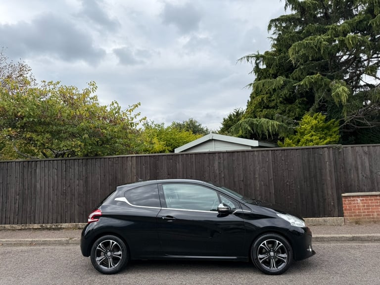2013 Peugeot 208 1.2 VTi Allure 3dr HATCHBACK Petrol Manual