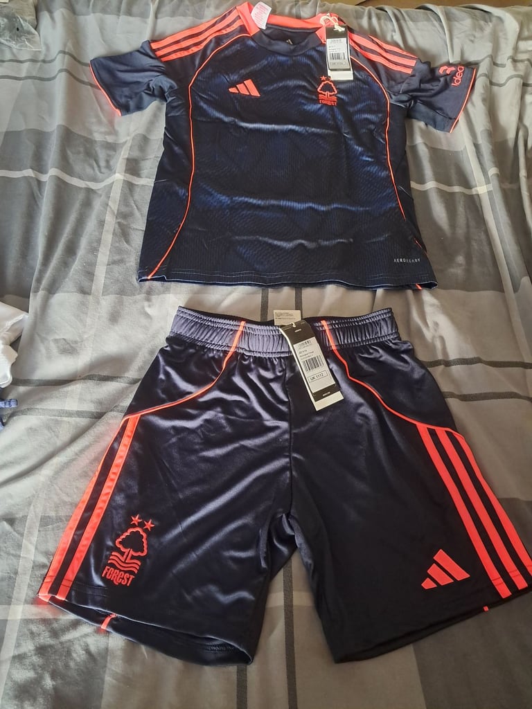 BRAND NEW FOREST THIRD KIT 