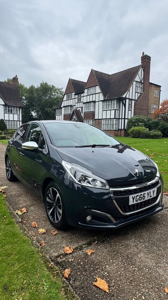 Peugeot, 208, Hatchback, 2016, Manual, 1199 (cc), 5 doors