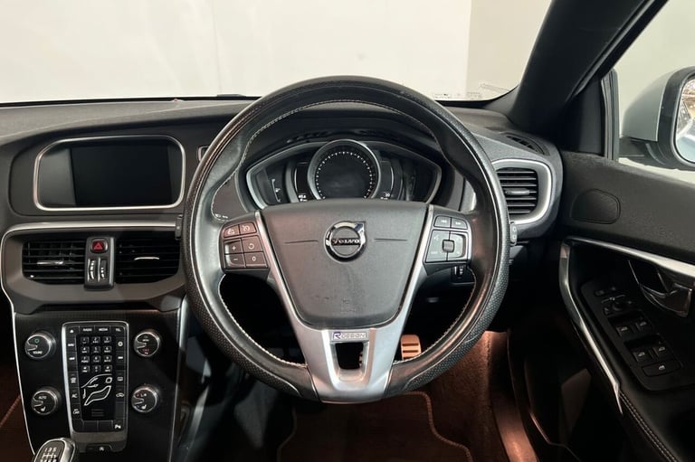 2018 18 VOLVO V40 2.0 D4 R-DESIGN PRO HATCHBACK 5DR DIESEL MANUAL EURO 6 (S/S) (