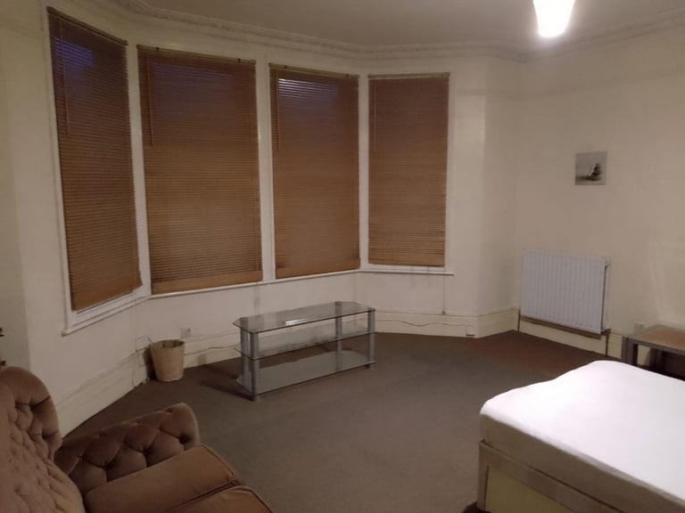 Spacious and Cosy Double Room for Rent in - SE6 2LA