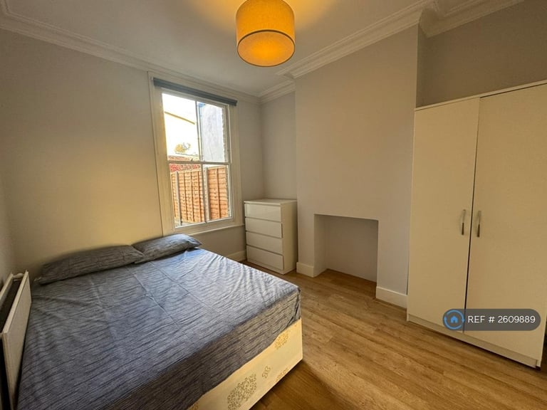 4 bedroom house in Fenham Road, London, SE15 (4 bed) (#2609889)