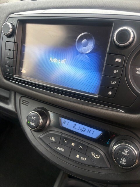 2015 Toyota Yaris 1.5 VVT-h Icon Hatchback 5dr Petrol Hybrid E-CVT Euro 6 (101