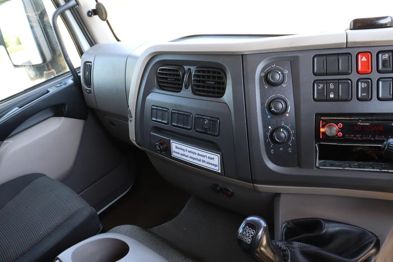 DAF LF 220 4X2 FRIGOBLOCK FREEZER BOXVAN (2014)