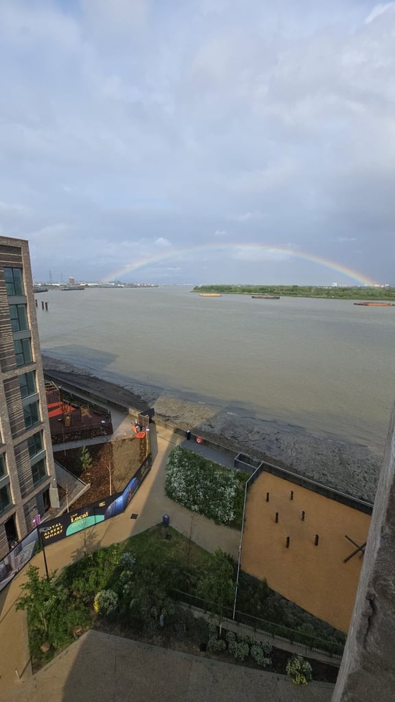 Thames River View, Ensuite Room for Rent, Couple Friendly 