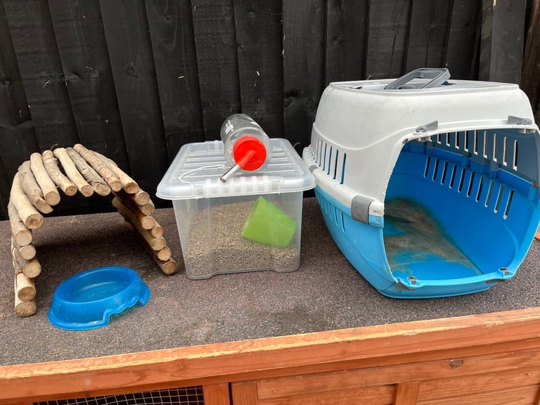 Large rabbit / guinea pig hutch  / garden run - food and accessories