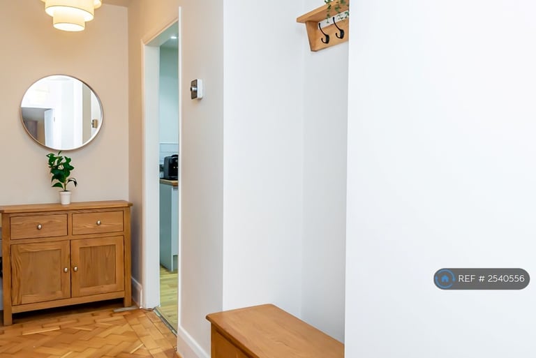 image for 2 bedroom flat in Brighton Road, Purley, CR8 (2 bed) (#2540556)