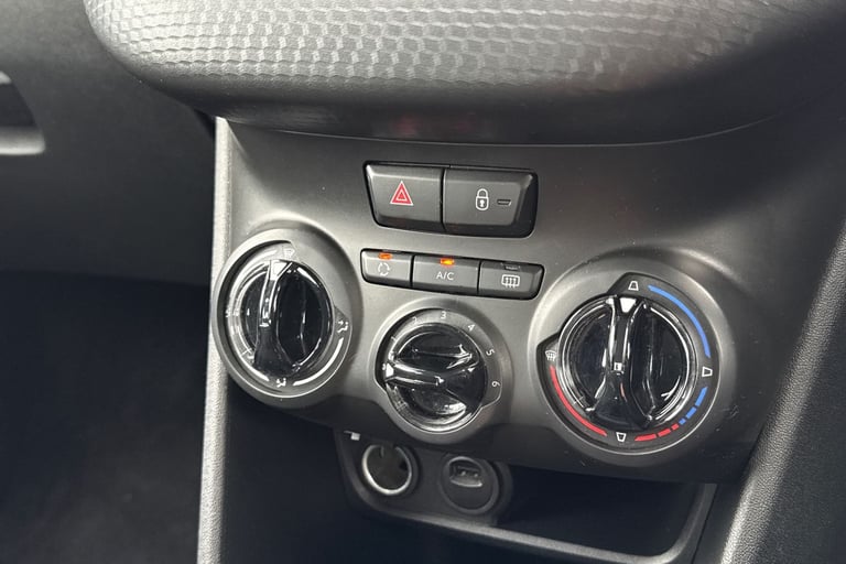 2019 Peugeot 208 1.2 PureTech Signature Euro 6 (s/s) 5dr Hatchback PETROL Manual