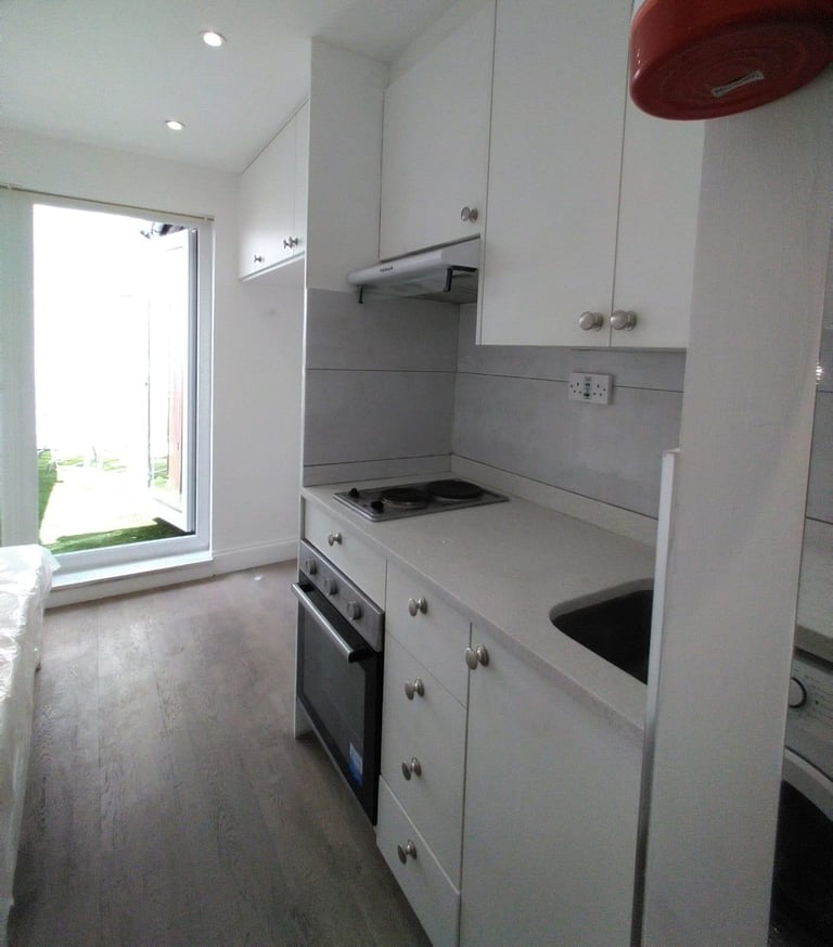 DSS SELF CONT GROUND FL FLAT NR BATTERSEA PK&CHEL BRIDGE EASY COMM KENSINGTON,CITY&WESTEND
